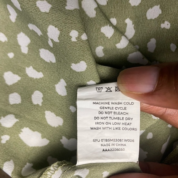 Bloomchic Abstract Print Ruffles Surplice Neck Blouse Green White Peplum Size 12 - Picture 7 of 8